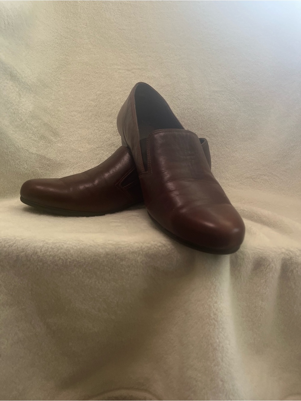 Munro American Hailey Women's Slip-On Leather Shoes in Mahogany Brown